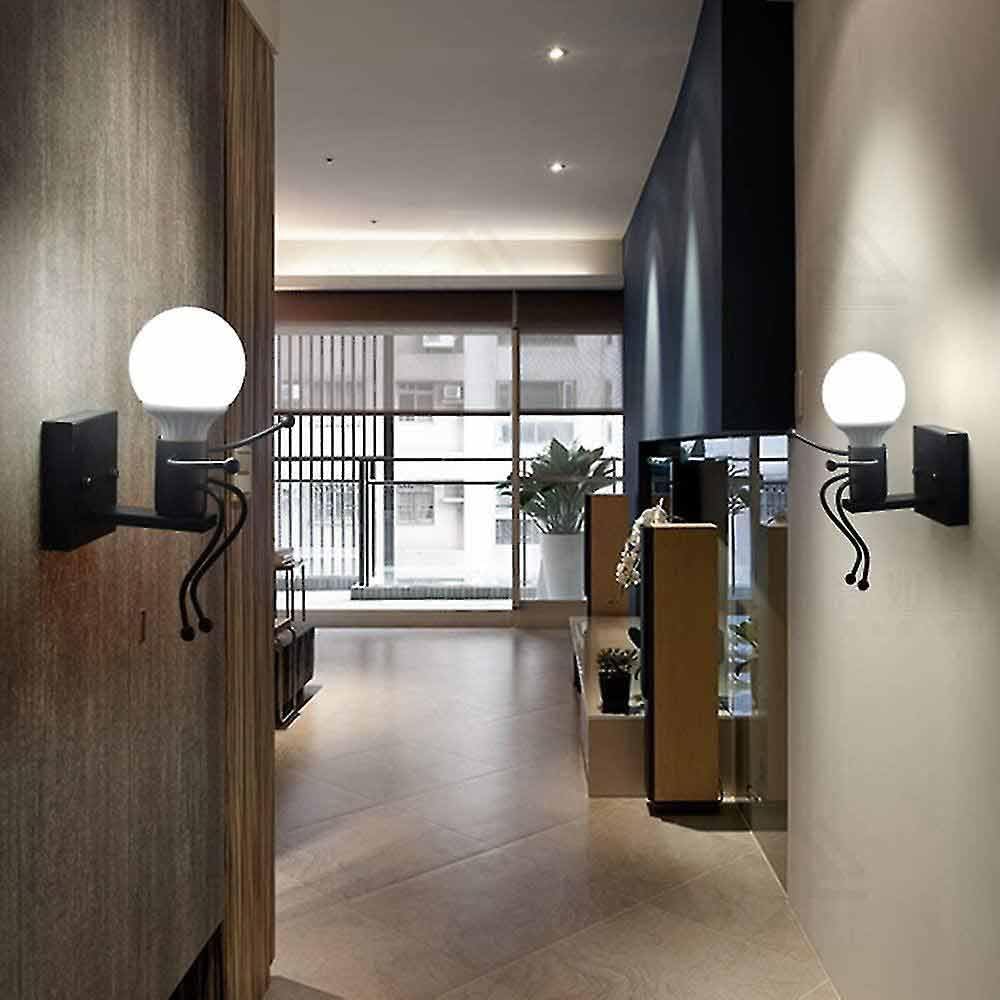 Universo - Applique da Parete Decorativo a Forma di Omino - Lampada da Muro in Metallo con Attacco E27 per Arredo Casa Soggiorno Ingresso (Omino Seduto Nero)