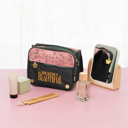 Beauty Case da Viaggio (Wicked) Collection Borsa Bag Borsellino Donna da Viaggio da Appendere Impermeabile con Scomparti e Gancio | Organizer Trousse Trucchi Portatile, Regalo Donna (24 x 20 x 9 cm)