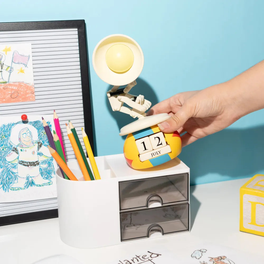 Calendario Perpetuo Disney Pixar 3D da Tavolo per Bambini | Decorazione da Scrivania per Fans: Regalo Disney Gadget Pixar 8,6 x 19 x 8,9 cm