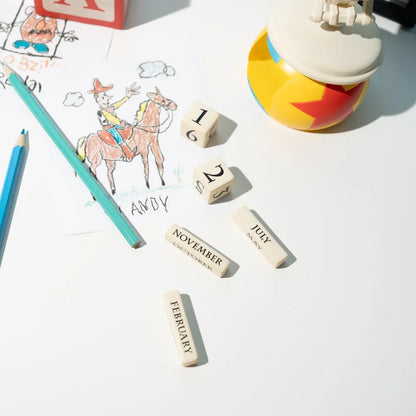 Calendario Perpetuo Disney Pixar 3D da Tavolo per Bambini | Decorazione da Scrivania per Fans: Regalo Disney Gadget Pixar 8,6 x 19 x 8,9 cm