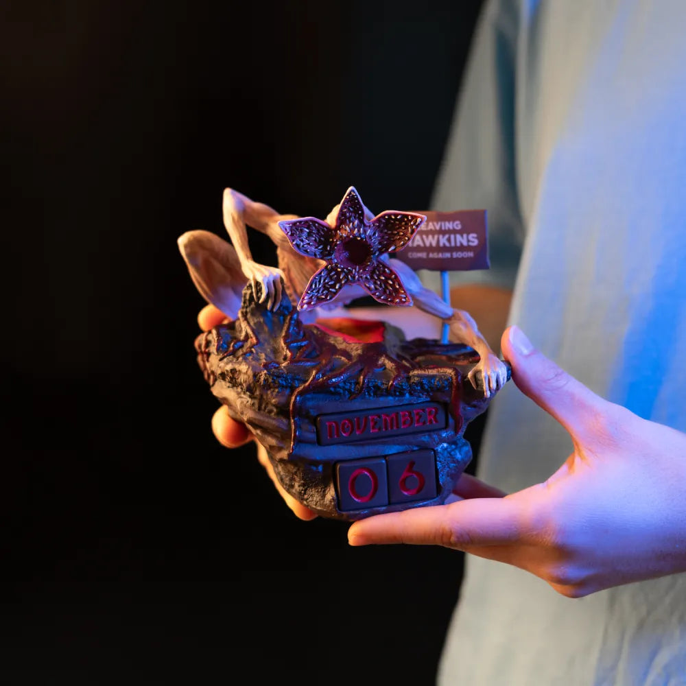 Calendario Perpetuo - Stranger Things (Demogorgon) 3D da Tavolo Decorazione Scrivania per Fans: Regalo Gadget 13,3 x 13,3 x 14,6 cm