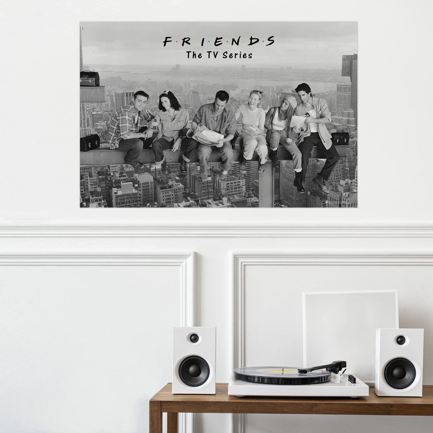 Maxi Poster (Friends-Lunch on a Skyscraper) 91x61 cm Incorniciabile da Muro Parete Nerd Ufficio Casa Cameretta