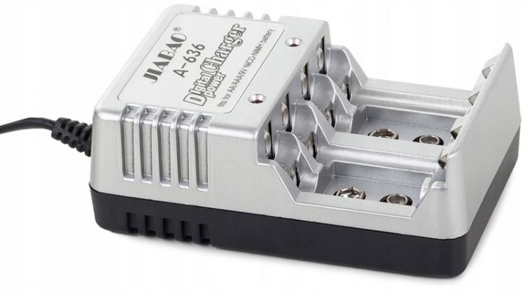 CARICA BATTERIE RICARICABILI CARICATORE 220 VOLT PER PILE AA-AAA 9V AC 220V CASA