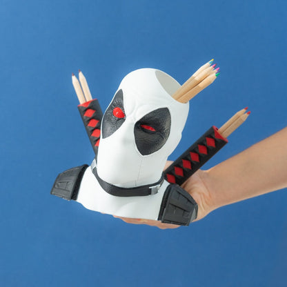 Portapenne da Scrivania Marvel (Deadpool) Gadget 3D - Traje X- Force Decorativo in Resina con Scomparto Interno | Cancelleria (9,8 x 16,3 x 9,8 cm) (Copia)