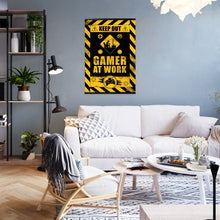 Maxi Poster - Gameration Gaming Caution (Gamer at Work) per Cameretta Ragazzi Nerd Gamers a parete Incorniciabile 91x61 cm