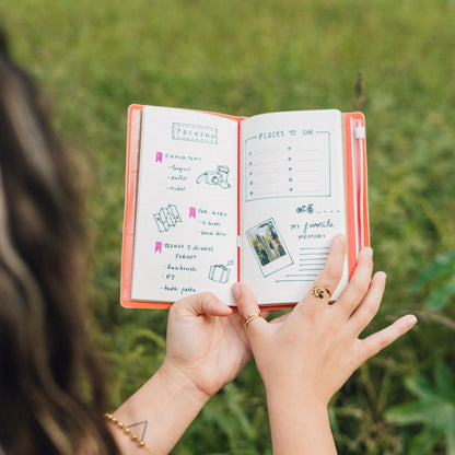 Taccuino "Frida Kahlo" Diario Personale Viaggio 2 Quaderni Sostituibili: Bullet Journal Puntinato e a Righe 160 pag