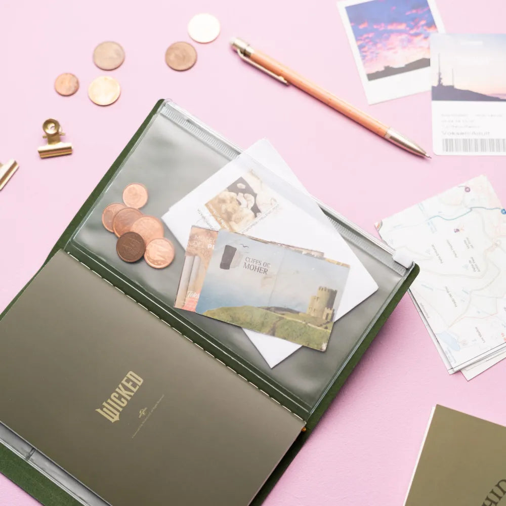 Taccuino Wicked "Elphaba" Diario Personale da Viaggio 2 Quaderni Sostituibili: Bullet Journal Puntinato e a Righe 160 pag
