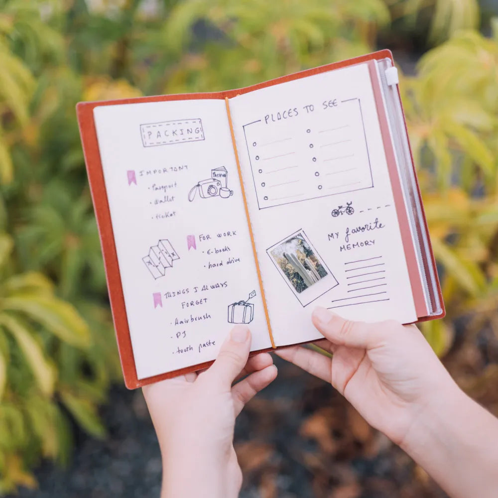 Taccuino Wicked "Glinda" Diario Personale da Viaggio 2 Quaderni Sostituibili: Bullet Journal Puntinato e a Righe 160 pag
