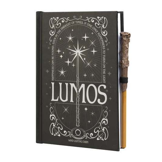 Harry Potter (LUMOS MAXIMA) Taccuino con Luce A5 e Penna - Quaderno Appunti Pagine Bianche con Penna Proiettore a Forma di Bacchetta Magica a Pile, Copertina Rigida, Tasca Espandibile e Segnalibro | Diario Personale (192 Pagine) - Idea Regalo Gadget TV