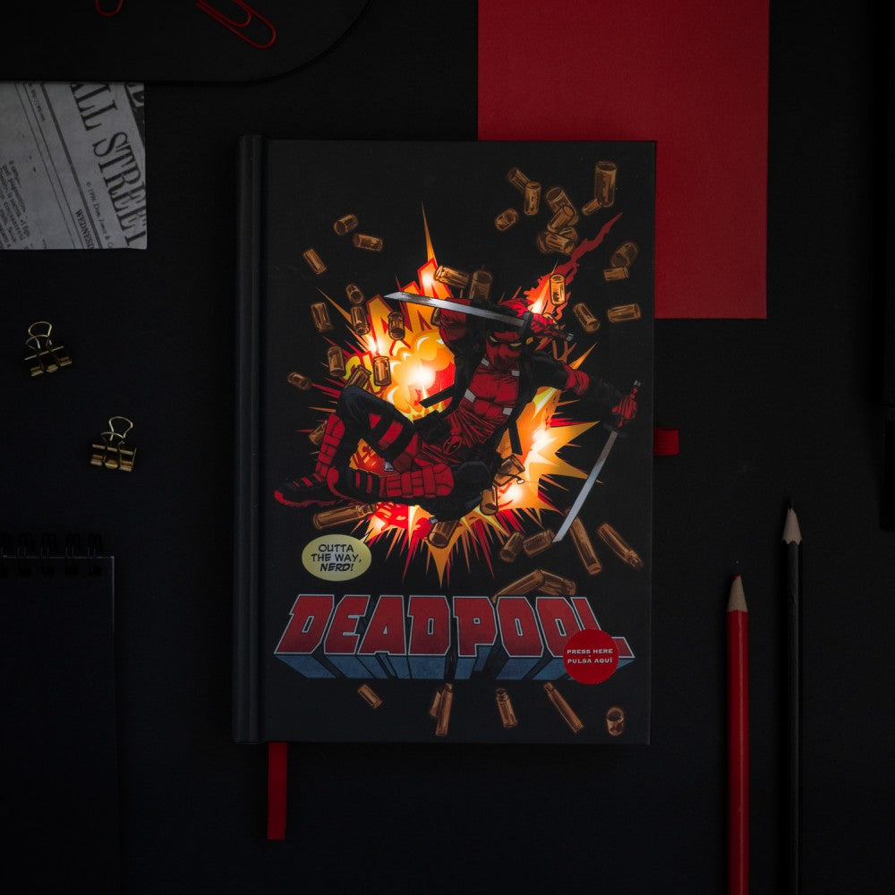 Marvel (Deadpool) Taccuino con Luce A5 - Quaderno Appunti con copertina che si illumina, Copertina Rigida, Pagine Bianche, Tasca Espandibile e Segnalibro | Diario Personale (192 Pagine) - Idea Regalo Gadget TV