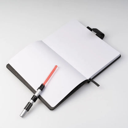 Star Wars (DARTH VADER) Taccuino A5 e Penna - Quaderno Appunti Pagine Bianche con Penna Proiettore a Pile, Copertina Rigida, Tasca Espandibile e Segnalibro | Diario Personale (192 Pagine) - Idea Regalo Gadget Tv