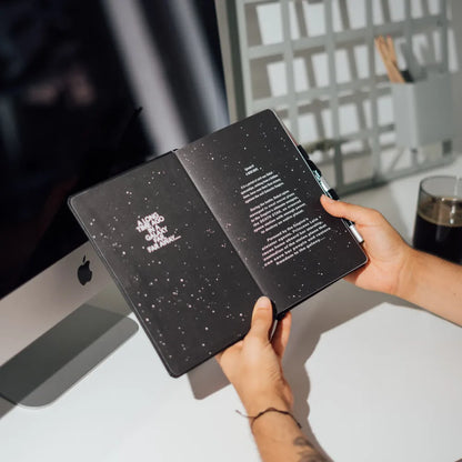 Star Wars (DARTH VADER) Taccuino A5 e Penna - Quaderno Appunti Pagine Bianche con Penna Proiettore a Pile, Copertina Rigida, Tasca Espandibile e Segnalibro | Diario Personale (192 Pagine) - Idea Regalo Gadget Tv