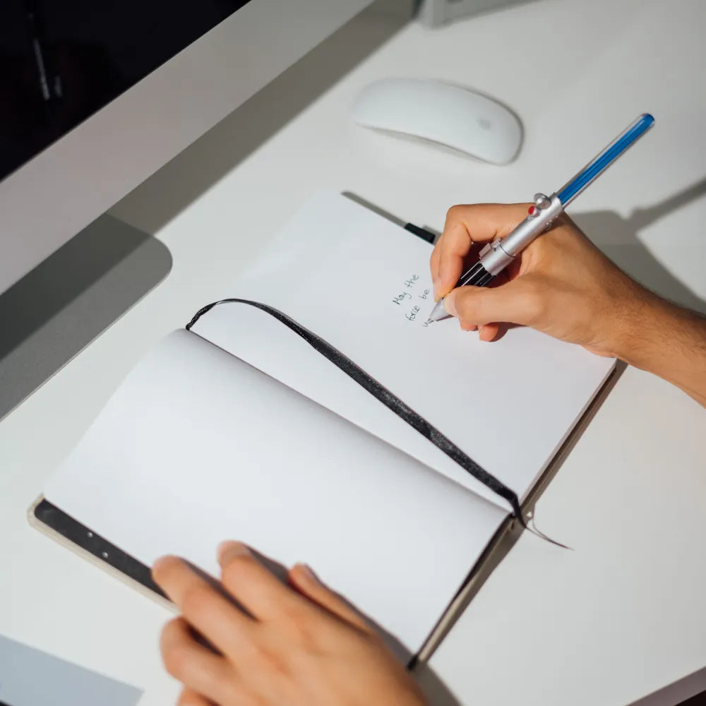 Star Wars (LUKE SKYWALKER) Taccuino A5 e Penna - Quaderno Appunti Pagine Bianche con Penna Proiettore a Pile, Copertina Rigida, Tasca Espandibile e Segnalibro | Diario Personale (192 Pagine) - Idea Regalo Gadget Tv