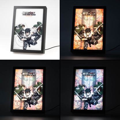 Quadro LED (Attack on Titan) Manga Poster Stampa Lamina decorativa Illuminata per cameretta ragazza, stanza bambine/Decorazione Ufficiale Gadget da parete o tavolo Incorniciata