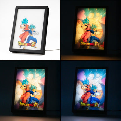 Quadro LED (Dragon Ball Super) Manga Anime Poster Stampa Lamina decorativa Illuminata per cameretta ragazza, stanza bambine/Decorazione Ufficiale Gadget da parete o tavolo Incorniciata