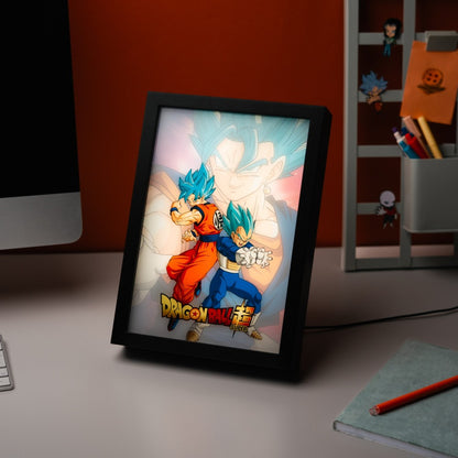 Quadro LED (Dragon Ball Super) Manga Anime Poster Stampa Lamina decorativa Illuminata per cameretta ragazza, stanza bambine/Decorazione Ufficiale Gadget da parete o tavolo Incorniciata