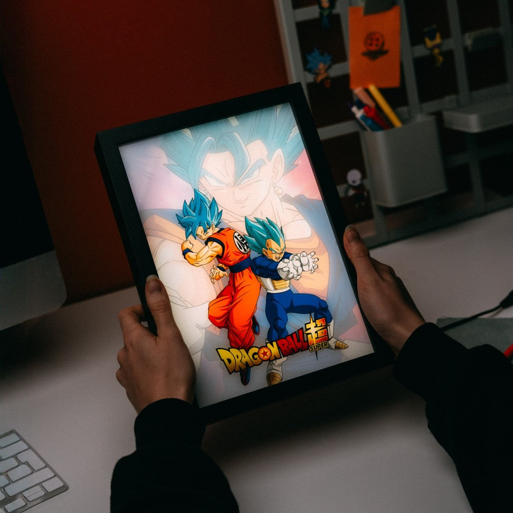 Quadro LED (Dragon Ball Super) Manga Anime Poster Stampa Lamina decorativa Illuminata per cameretta ragazza, stanza bambine/Decorazione Ufficiale Gadget da parete o tavolo Incorniciata