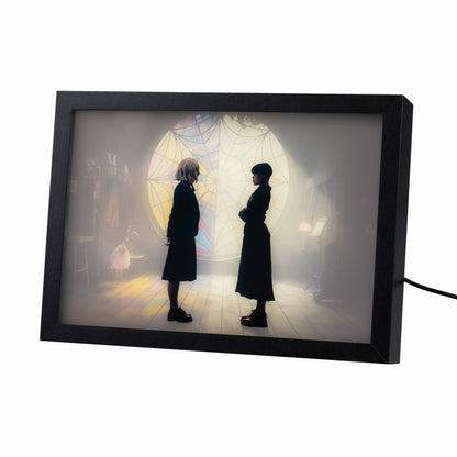 Quadro LED Wednesday Addams (Mercoledì) Poster Stampa Lamina decorativa Illuminata per cameretta ragazza, stanza bambine/Decorazione Ufficiale Gadget da parete o tavolo Incorniciata