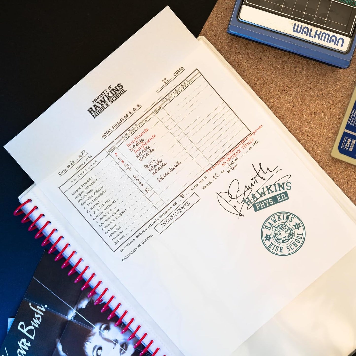 Portalistini A4 (Stranger Things) Gadget Ufficiale - Raccoglitore Porta Documenti con 30 Buste Transparenti A4, Elastico e Copertina Flessibile | Quaderno Portadocumenti Cancelleria