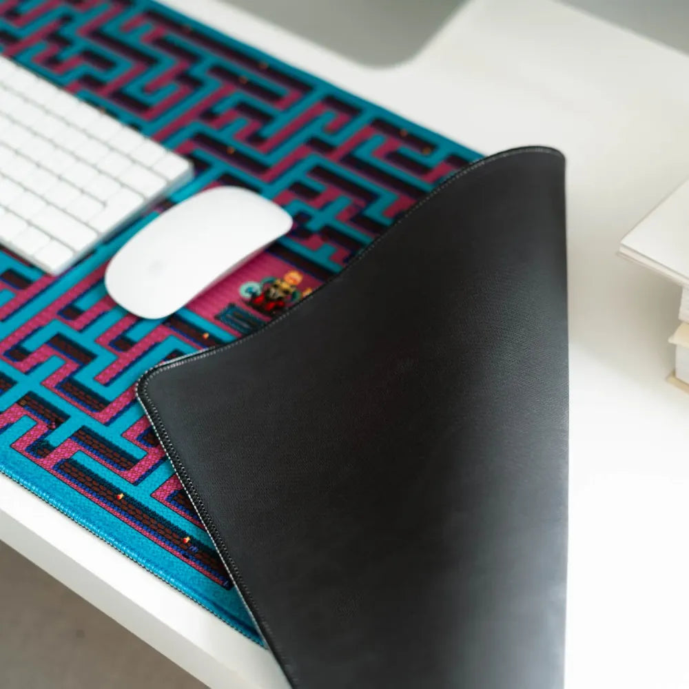 Gameration Maze (Gioco Labirinto) Tappetino da Scrivania per Tastiera e Mouse Pad PC Gaming Deskmat XXL Idea Regalo