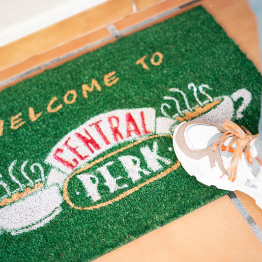Zerbino - Friends (Central Perk) Tappeto per Ingresso da Esterno e Interno Cocco Divertente Cameretta Bagno con Base in PVC Antiscivolo Merchandising 40X60 cm